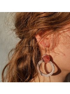 Bordó-rózsaszín akasztós raku fülbevaló